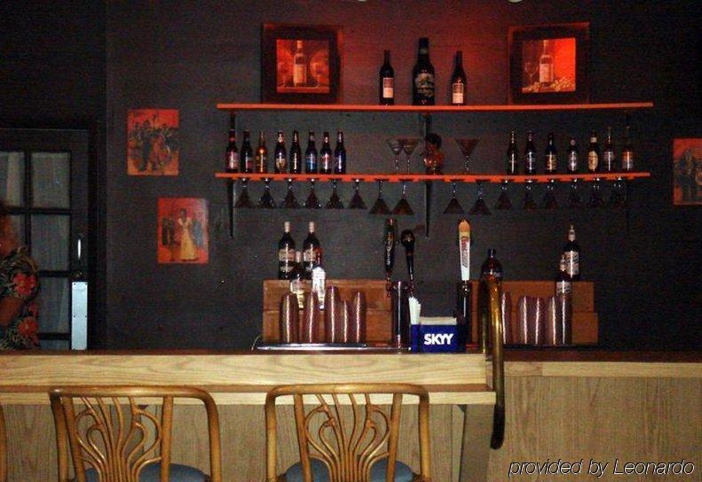 Tropical Inn Палм Бей Ресторант снимка