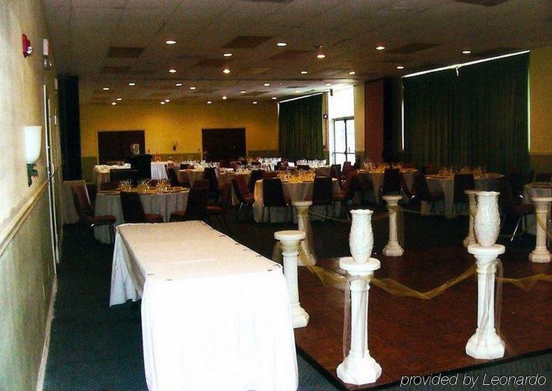 Tropical Inn Палм Бей Ресторант снимка