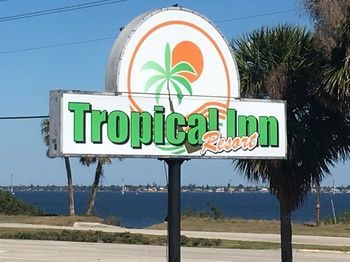 Tropical Inn Палм Бей Екстериор снимка